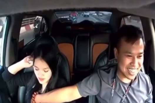 sex sister Mặc bộ đồ lót trắng gợi cảm cho anh xơi