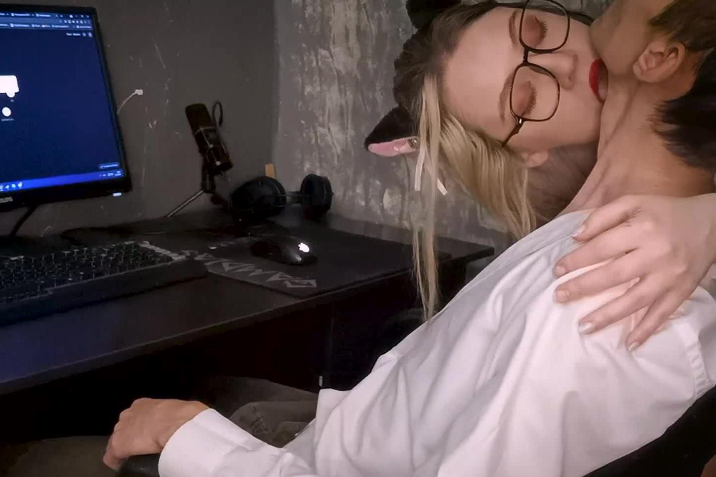 chinese prisoner sex Em nữ sinh thấy cu bự là khoái liền