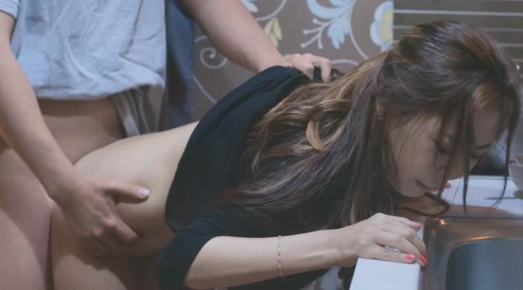 sex vn hs c2 Dập tới tấp vào lồn cô chị kế có cặp mông vô cùng quyến rũ